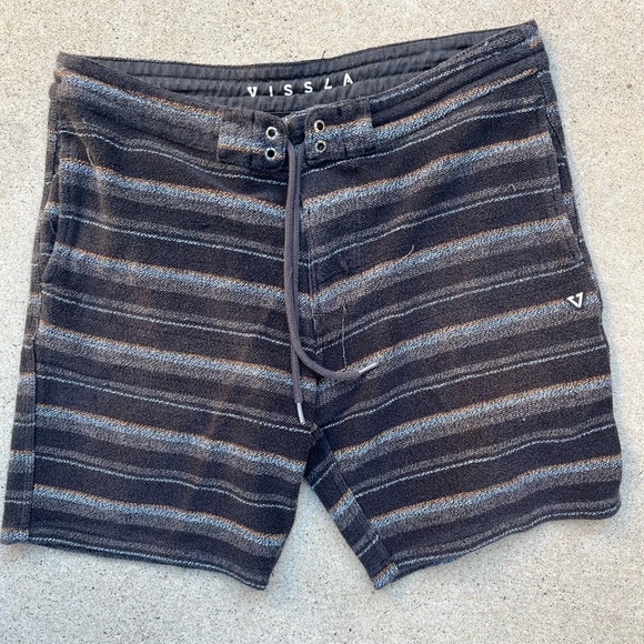 Men's Vissla Shorts Multicolor Striped Stretch M Pockets Beach Surf Activewear - Picture 1 of 13